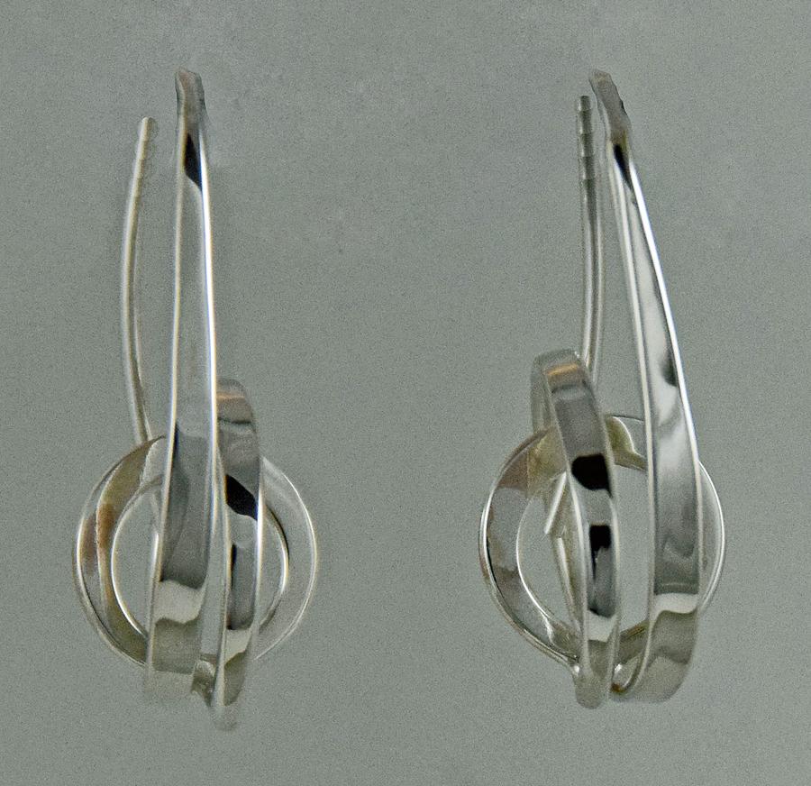 Ear, SS Twisted Circle Bead