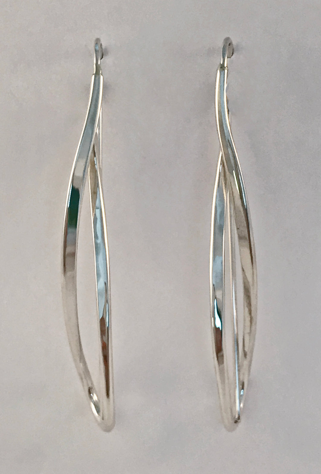 Ear, S/S Curvy 3" Loop