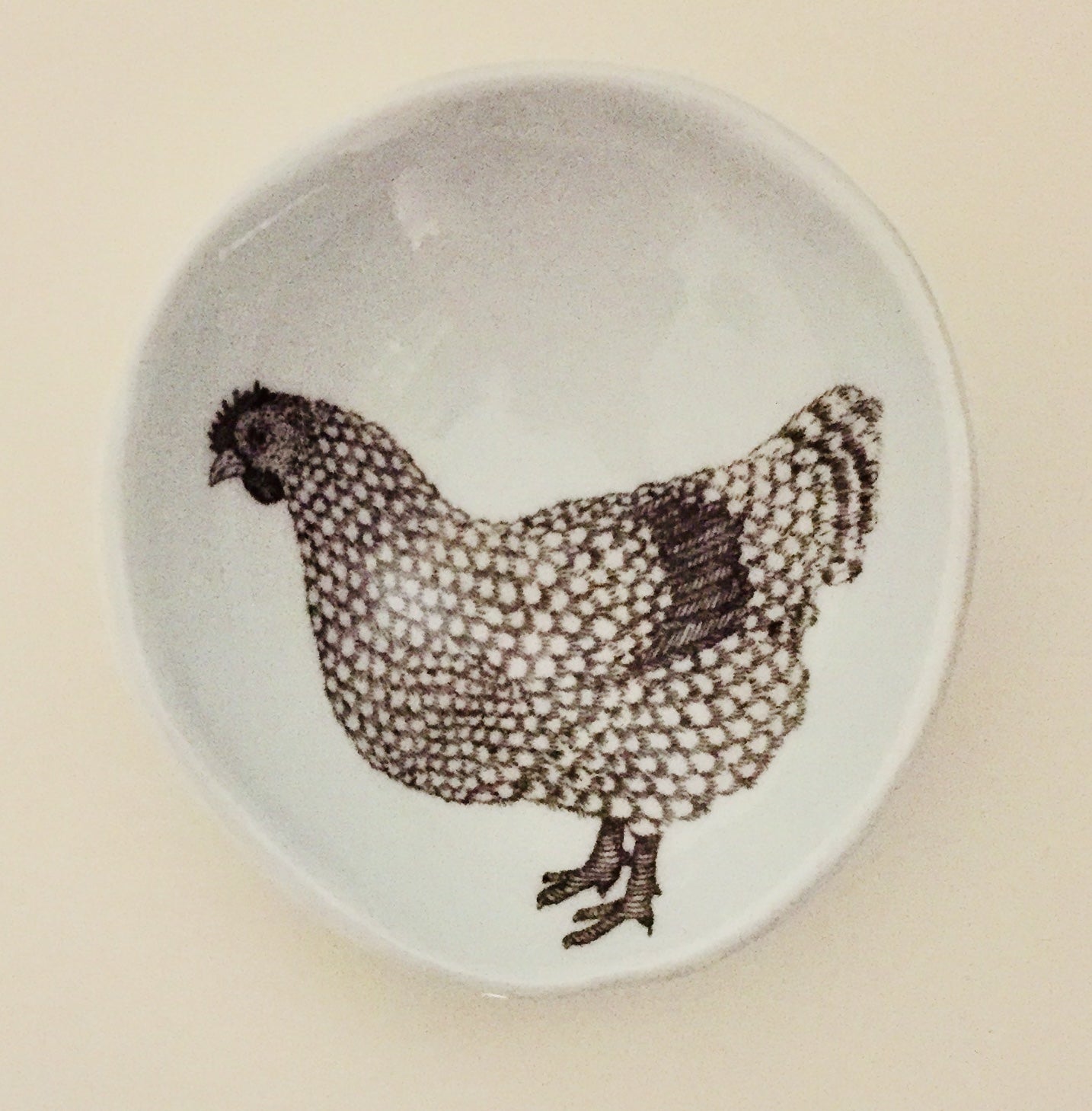 Woodgrain porcelain Dish with Hen