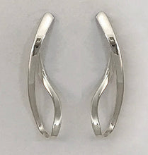Load image into Gallery viewer, Ear, SS Long Twisting Hoop