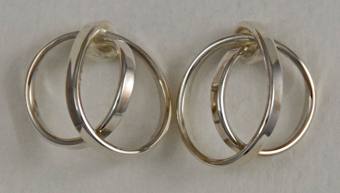 Ear, S/S Loopy Button