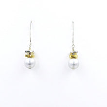 Load image into Gallery viewer, Platinum Pearl Earring