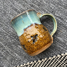 Load image into Gallery viewer, Bee Mug