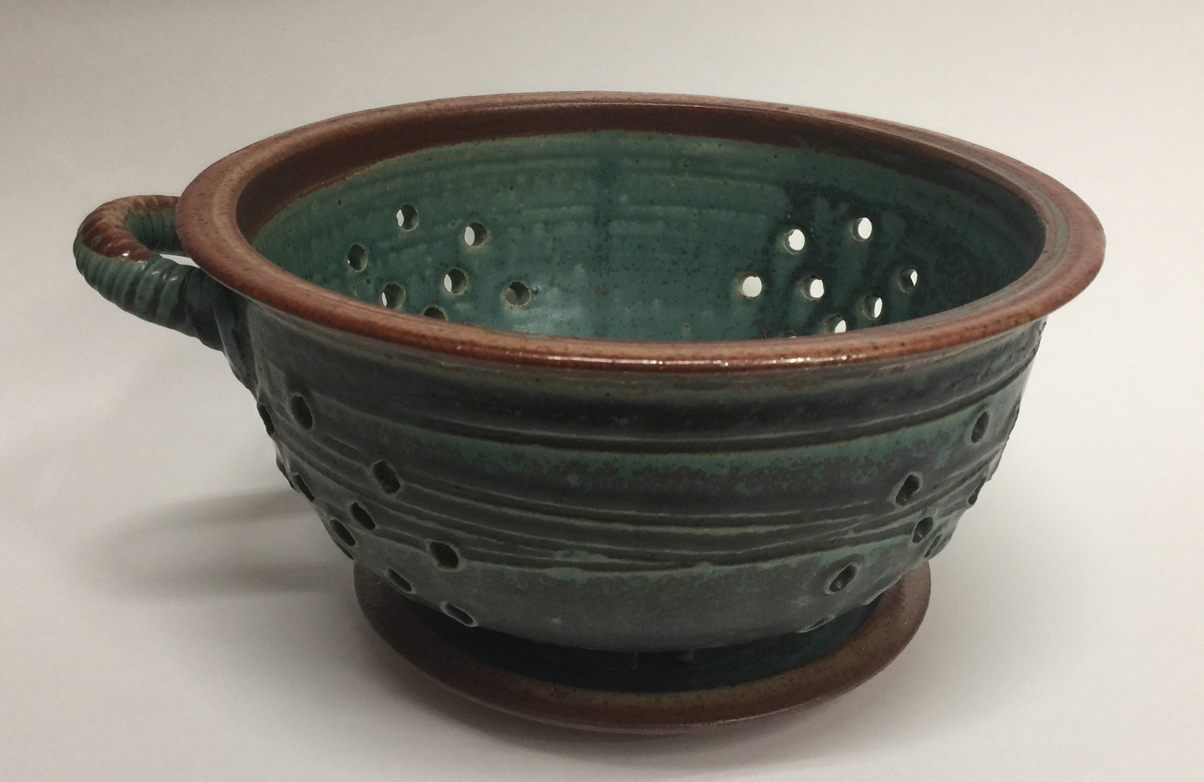 Coander Plate Ceramic Colander With Plate – Appalachianspring.com