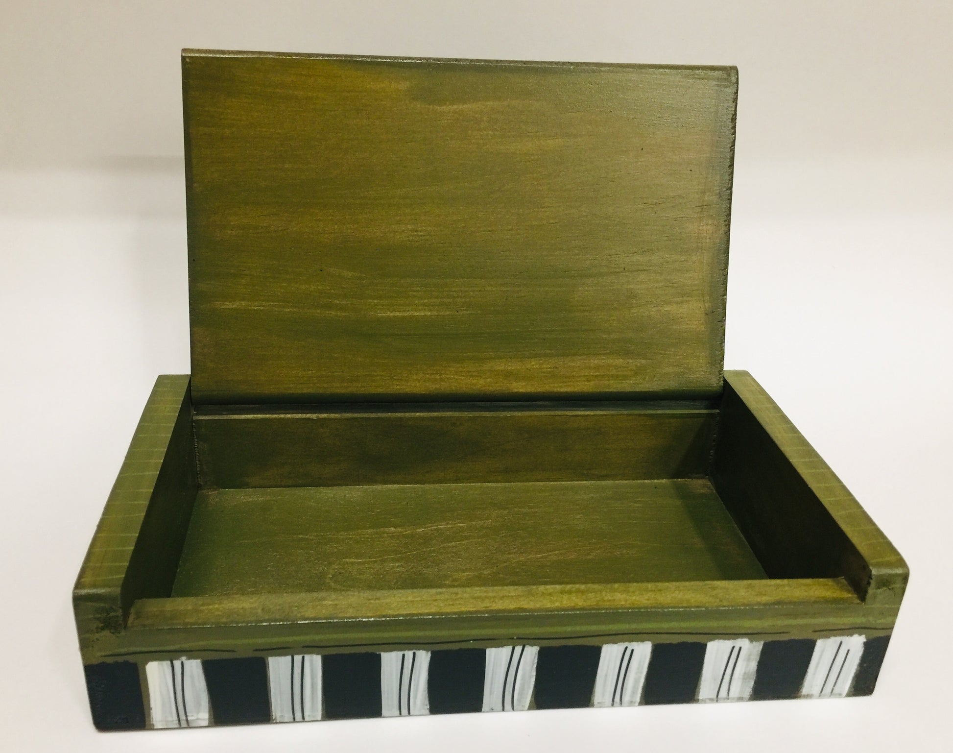 Flip Top Box With Heart and Wing