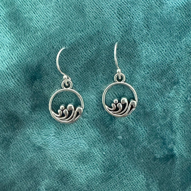 Wave in Circle Earrings