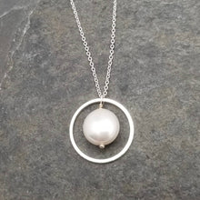 Load image into Gallery viewer, Fresh Water Pearl Necklace