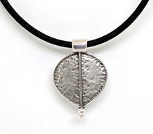 Load image into Gallery viewer, Cork Necklace With Large Leaf Pendant