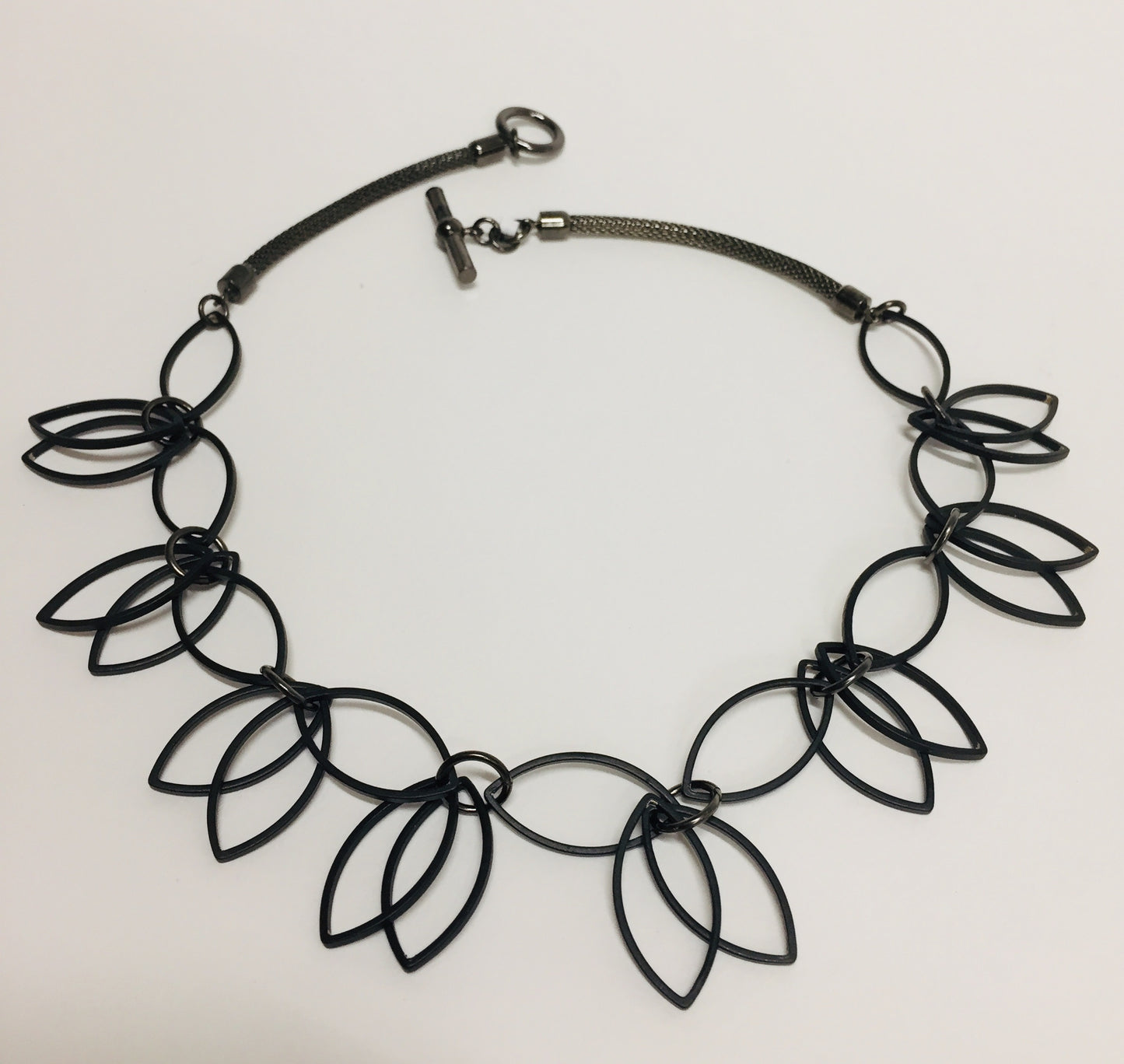 Teardrop Necklace With Mesh Chain