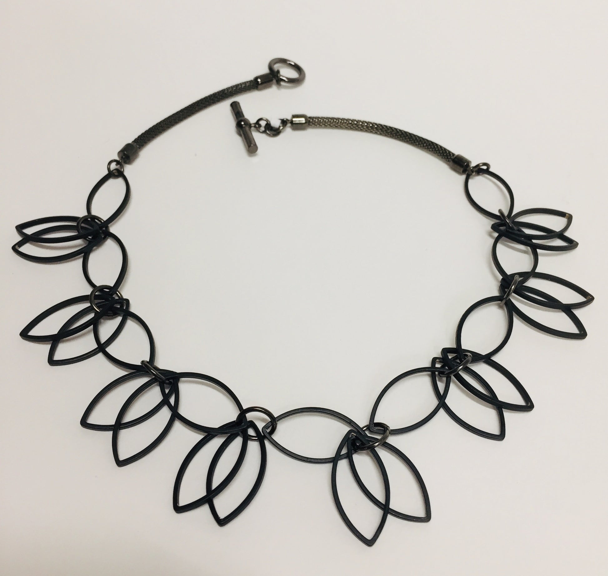 Teardrop Necklace With Mesh Chain