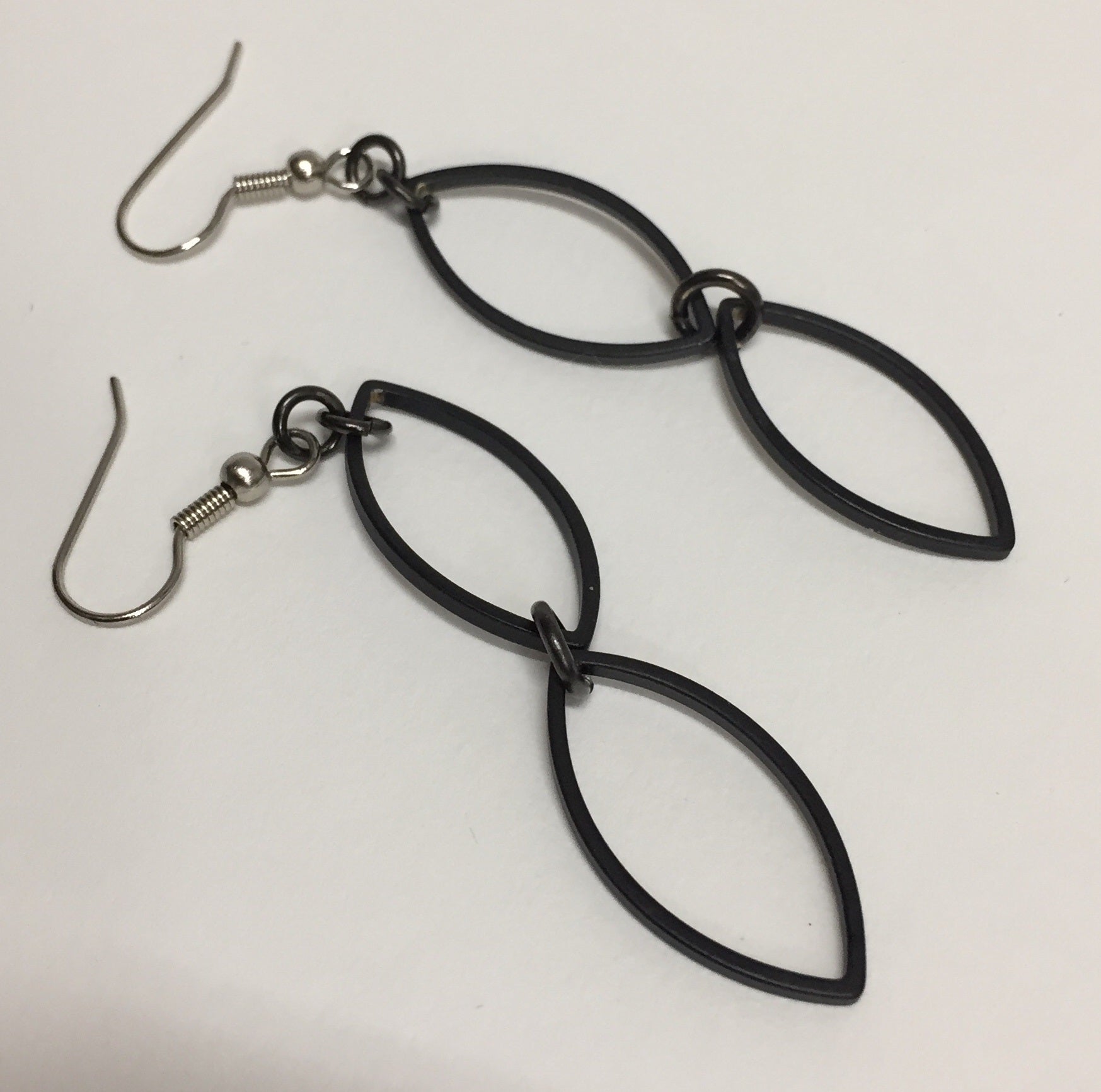 Earrings Double Teardrop Black