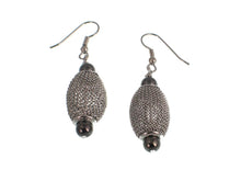Load image into Gallery viewer, Oval Mesh Bead Earrings