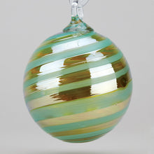 Load image into Gallery viewer, Spearmint Swirl Classic Round