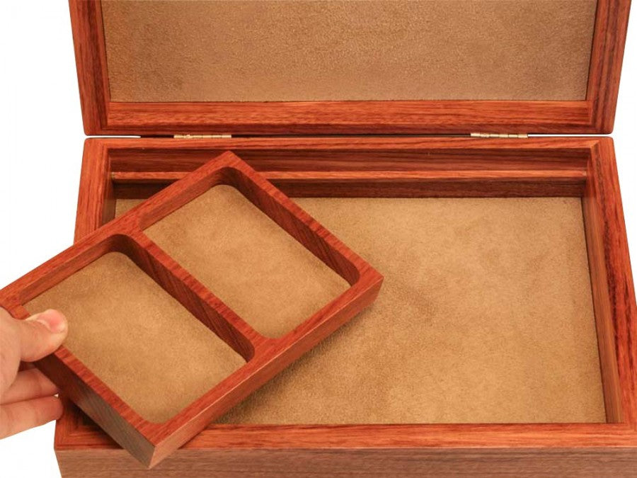 Valet, Chesapeake Sapele