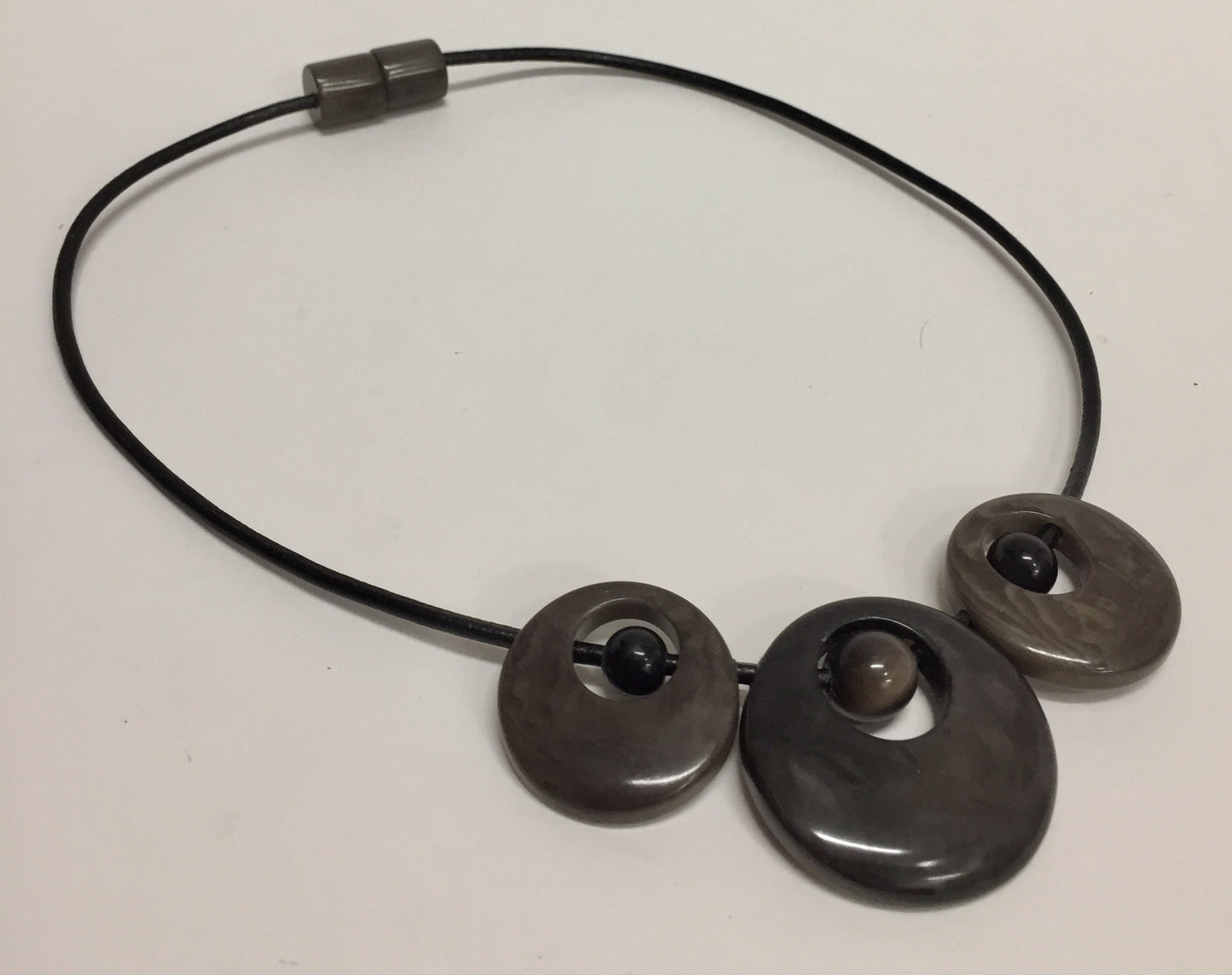 Necklace Avera Black and Gray 3 Circles
