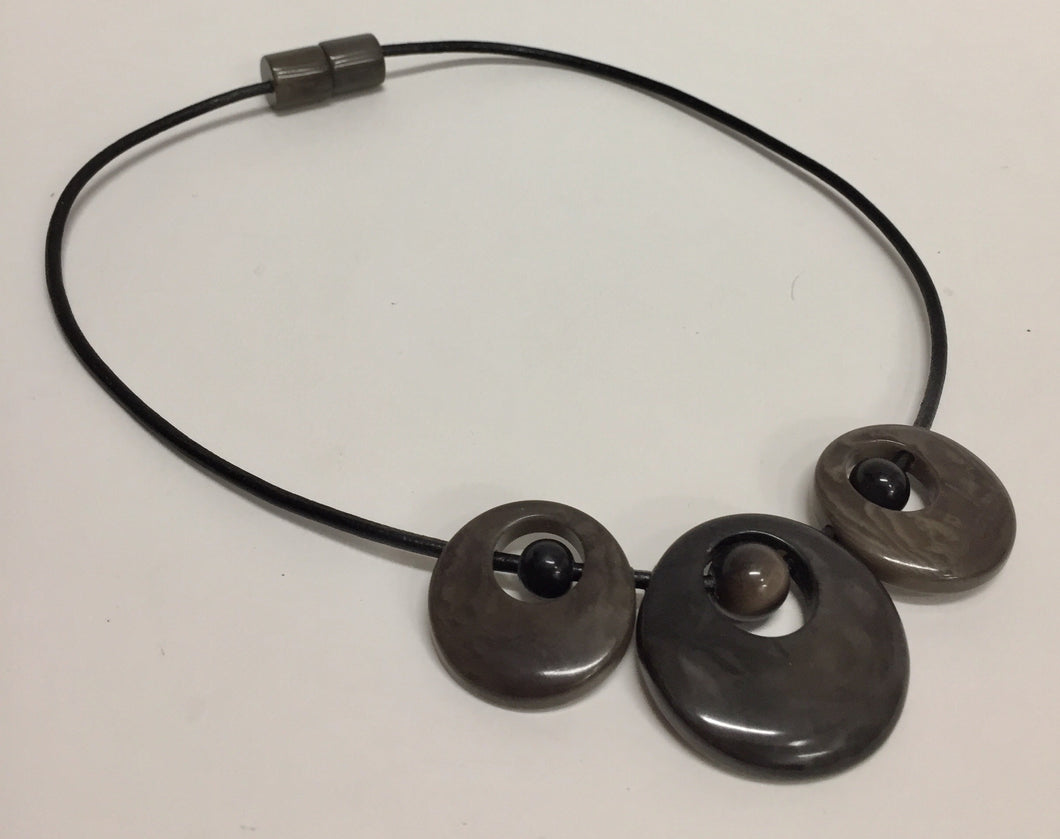 Necklace Avera Black and Gray 3 Circles