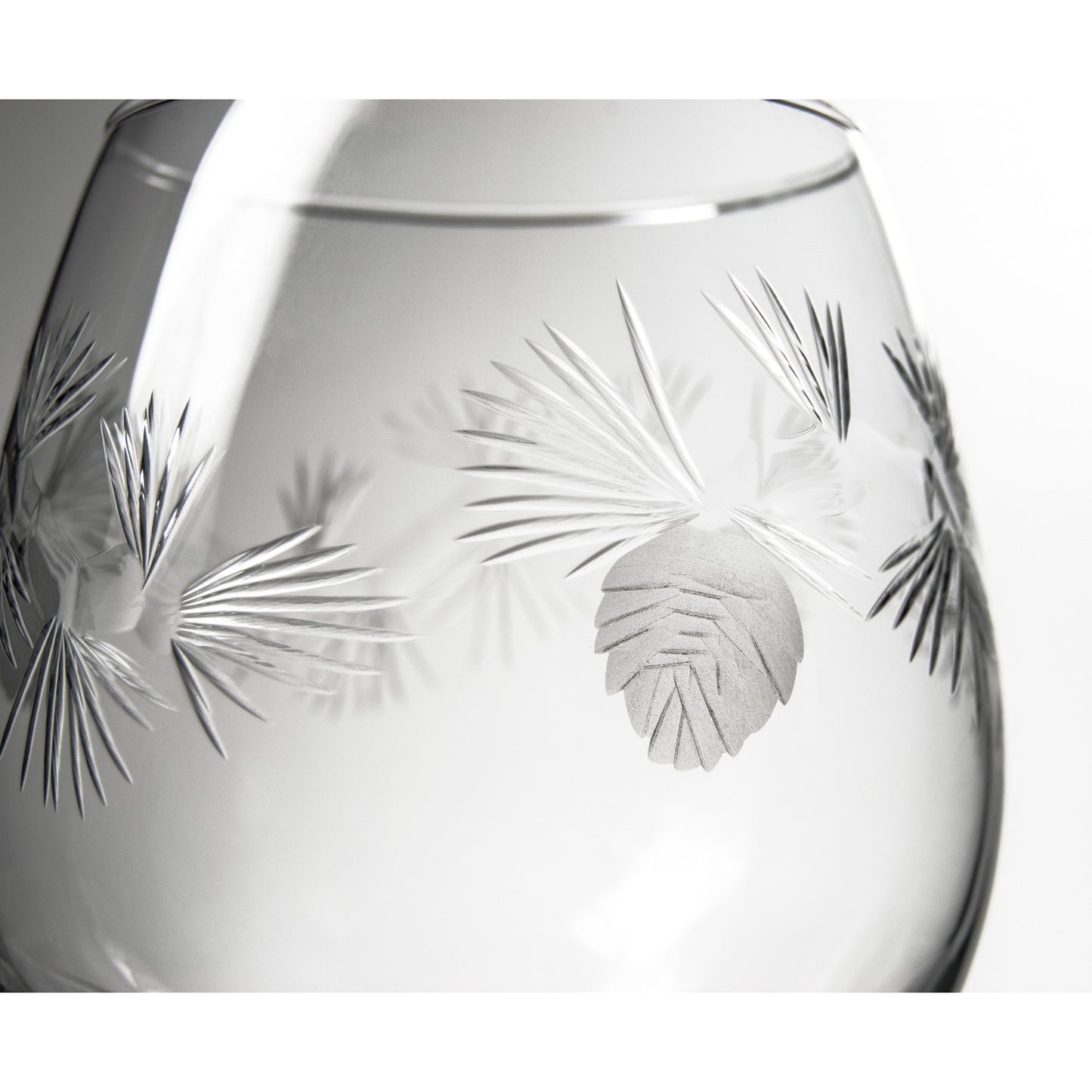 Icy Pine Balloon Wine Glass 18oz