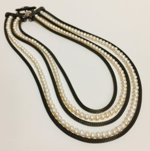 Necklace Black Nickle Mesh With White Pearls