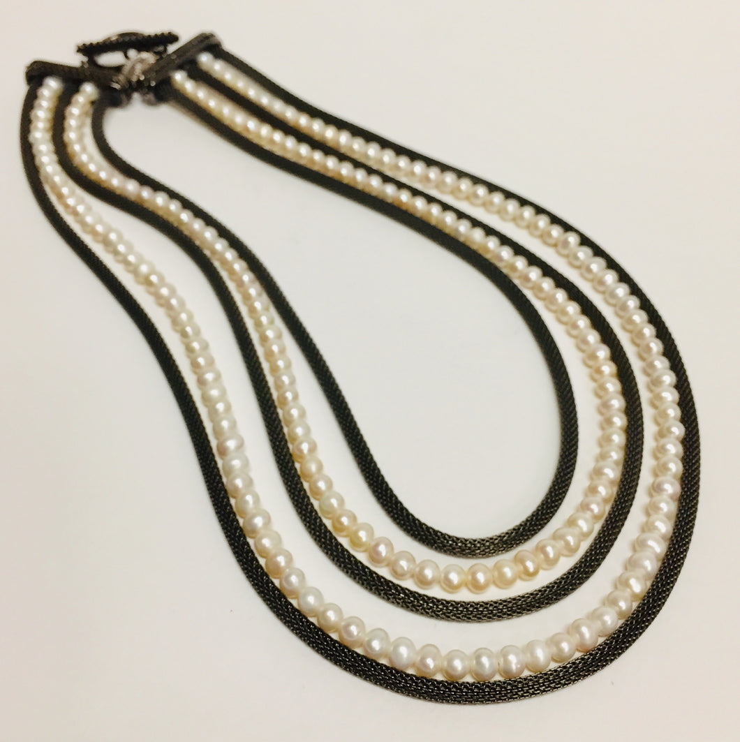 Necklace Black Nickle Mesh With White Pearls