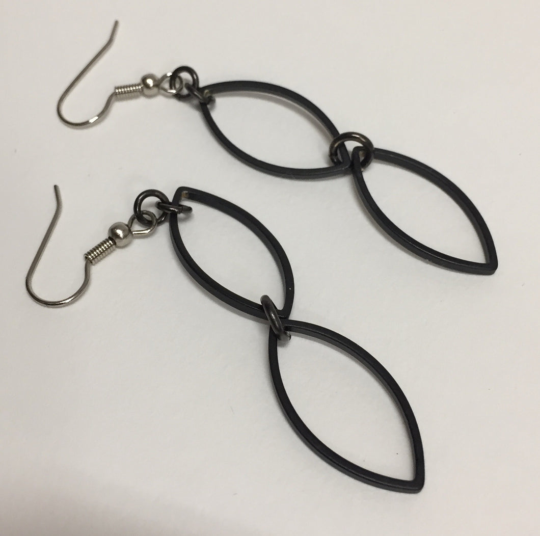 Earrings Double Teardrop Black