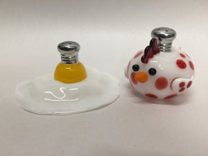 Salt and Pepper Shakers, Specled Hen and Egg