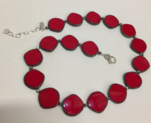 Load image into Gallery viewer, Full Circle Glass Bead Necklace Red